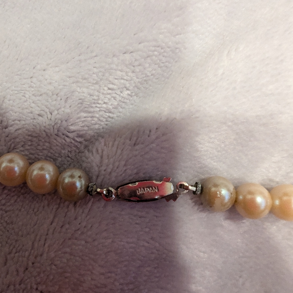 Beautiful Vintage Strand of Faux Pearls from Japan 16"/8" - Picture 7 of 7